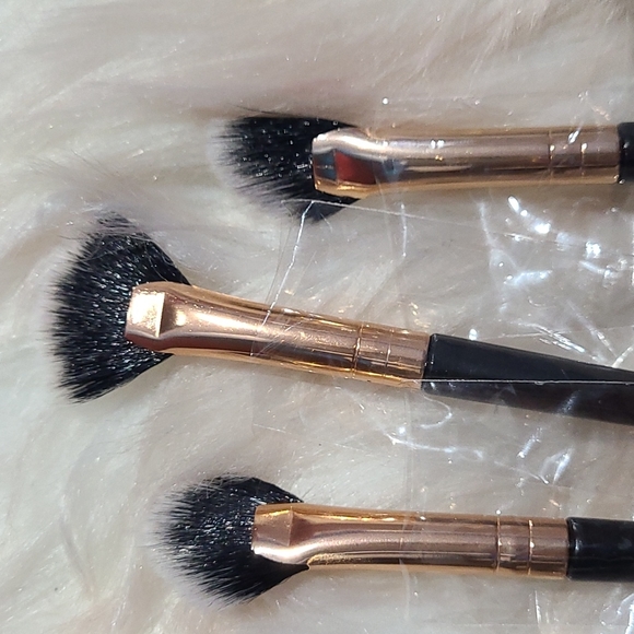 EYESHADOW BRUSH BUNDLE FOR SALE - Picture 3 of 4